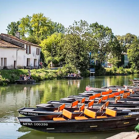 2 Bedroom Cozy In Prázdninový dům Souvigné