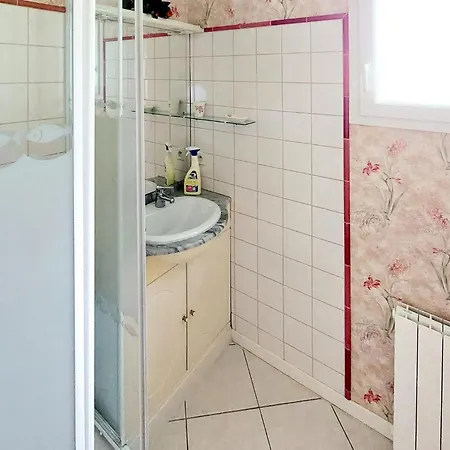 Prázdninový dům 2 Bedroom Cozy In *